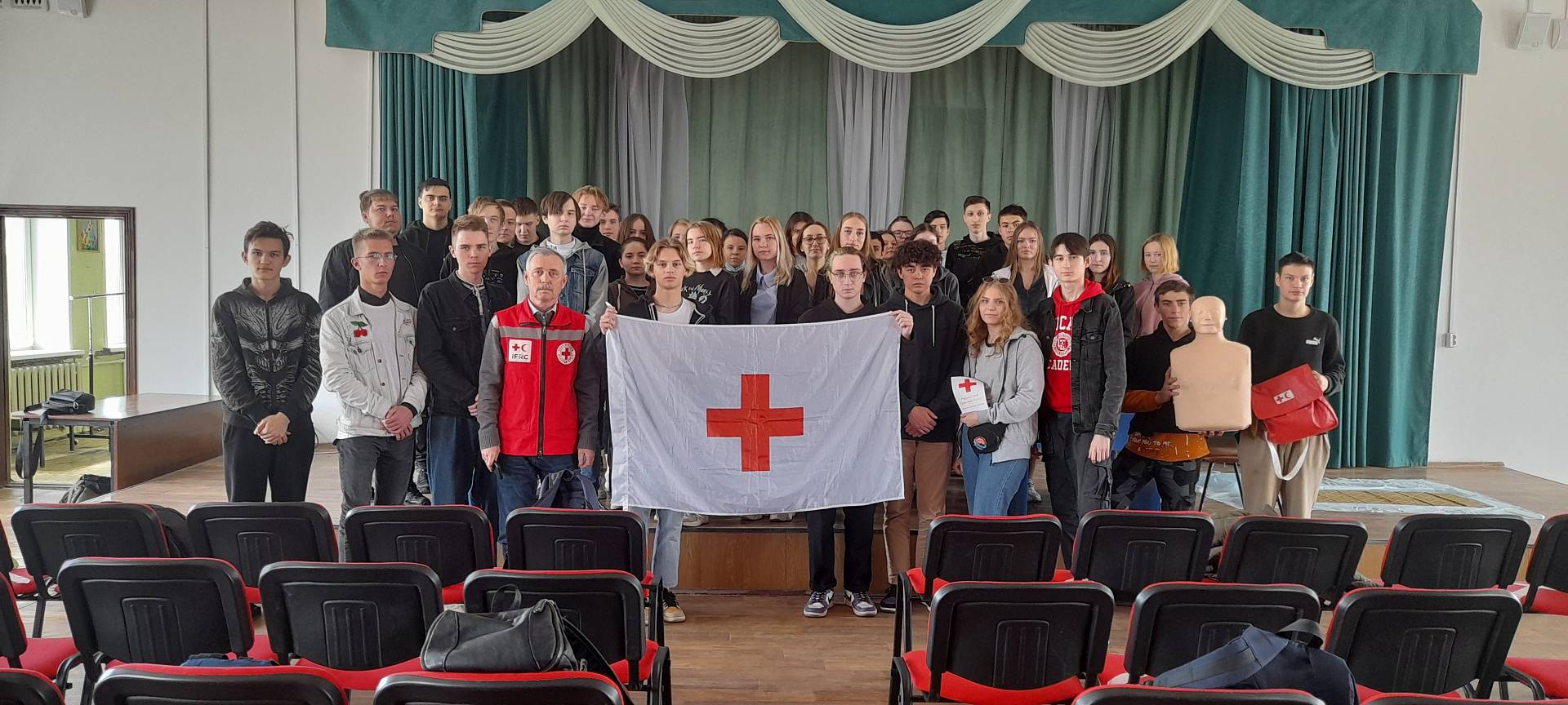 Красный крест курган телефон. Красный крест Курган. Филиал красного Креста это. Екатеринбургский областной техникум дизайна и сервиса.